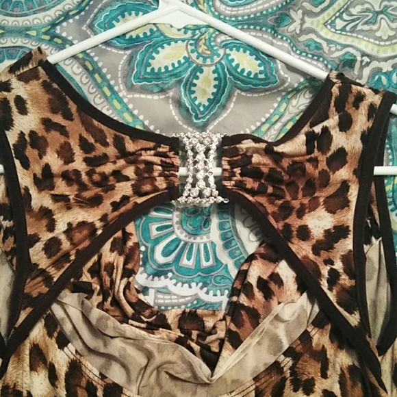 Leopard print scoop neck top - Picture 2 of 4